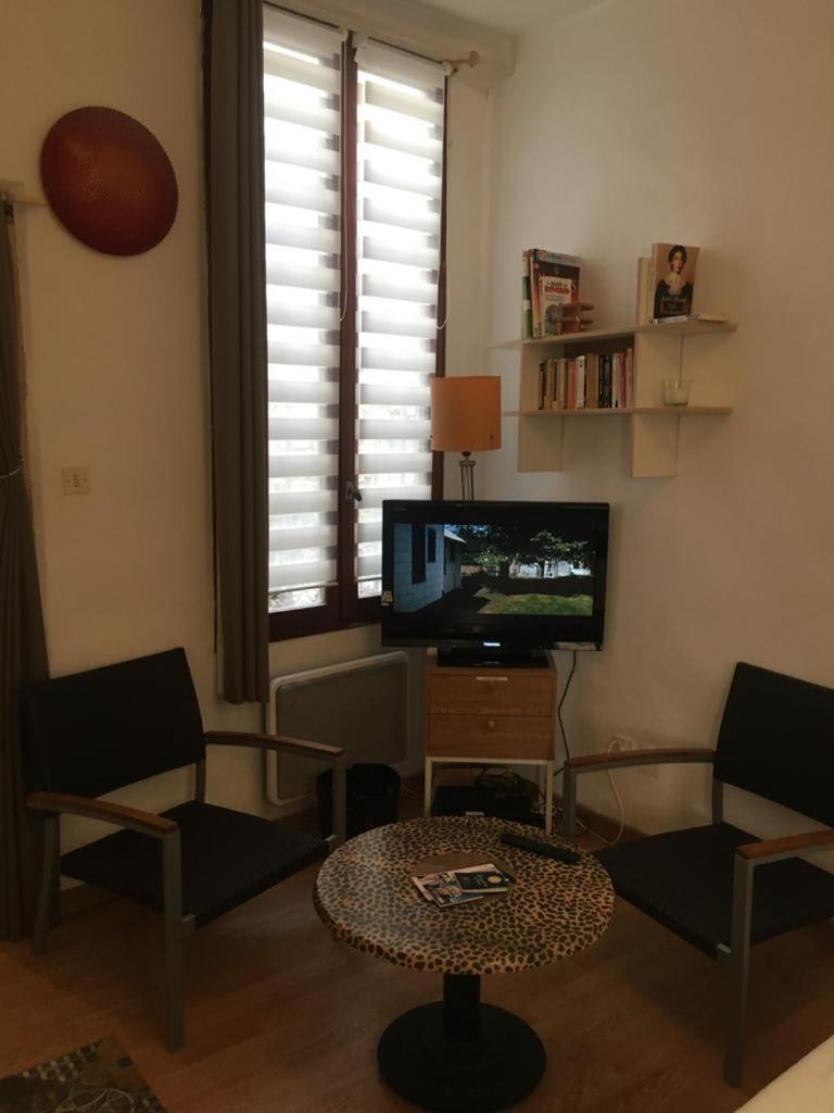 Appart Sympa Dans Le Vieux Nîmes Exterior photo